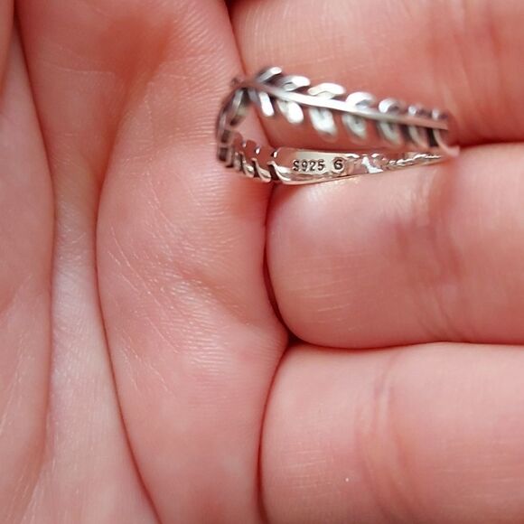 925 Oxidized Silver Leaves Wreath Ring - Picture 2 of 8
